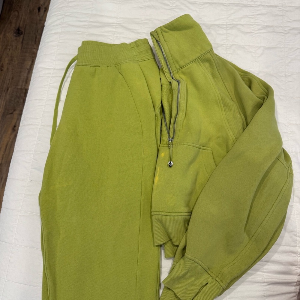 Lululemon Sweatpants and sweatshirt Set